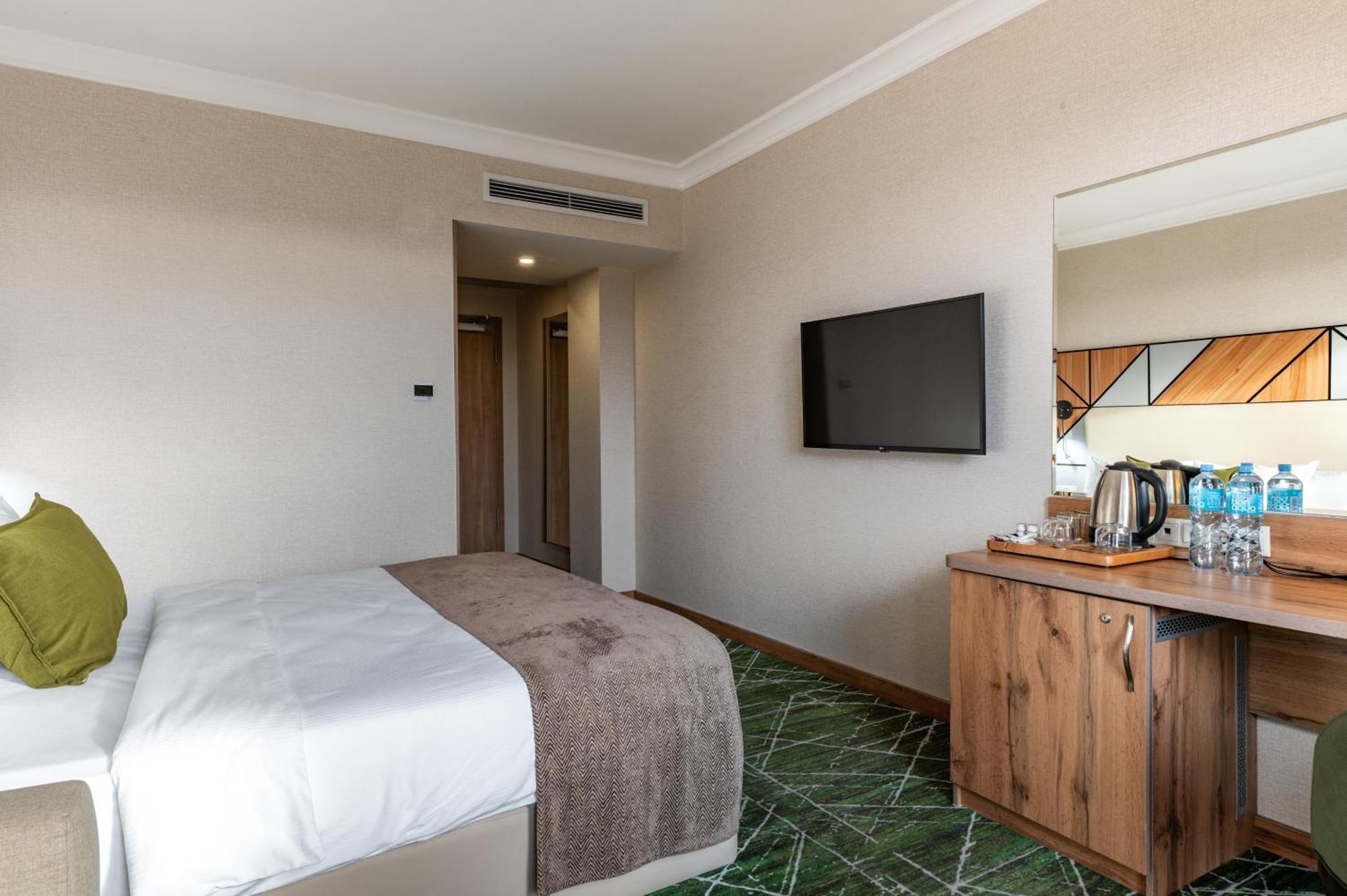 Wyndham Garden Burabay Hotell Exteriör bild